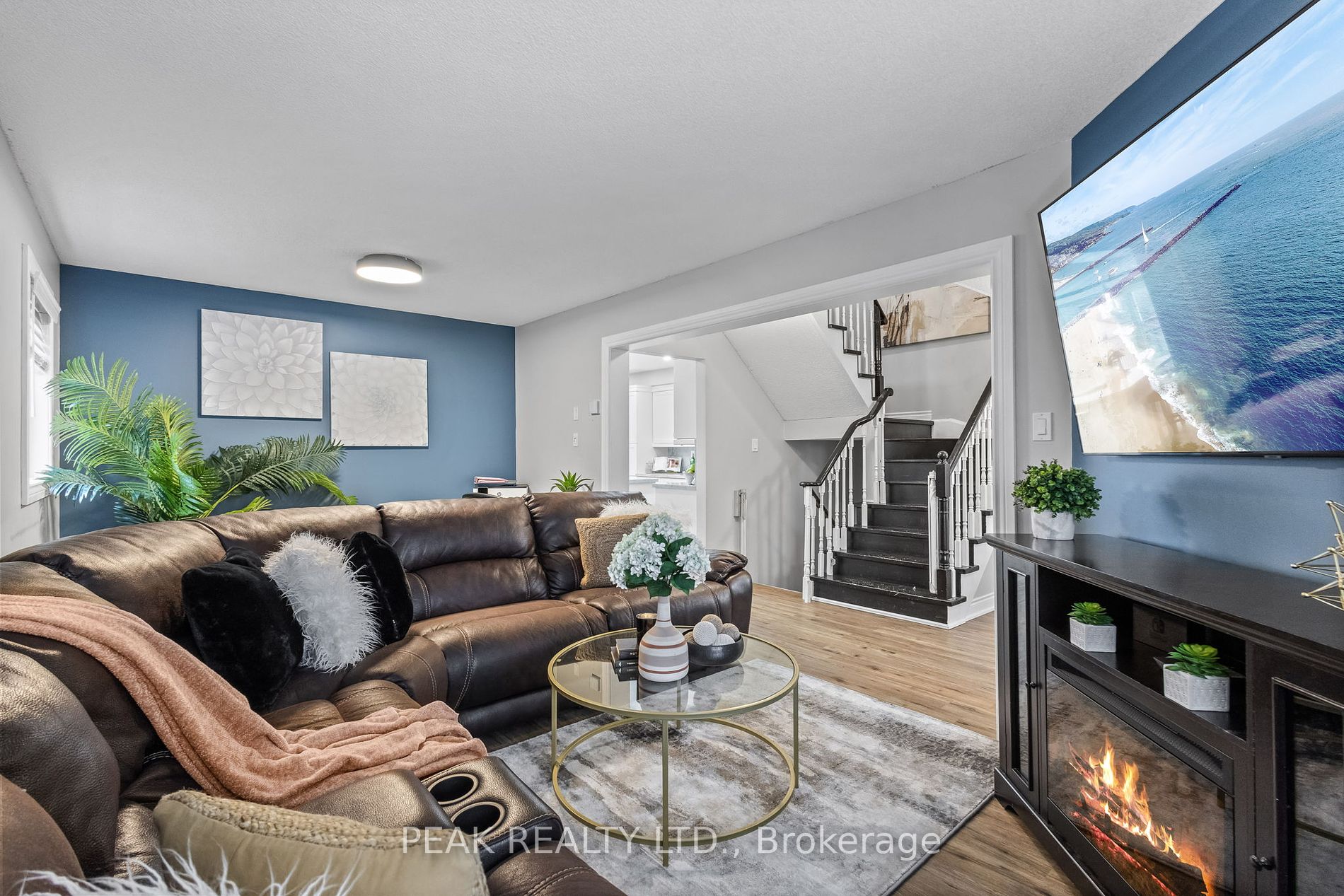 76 Fry Cres