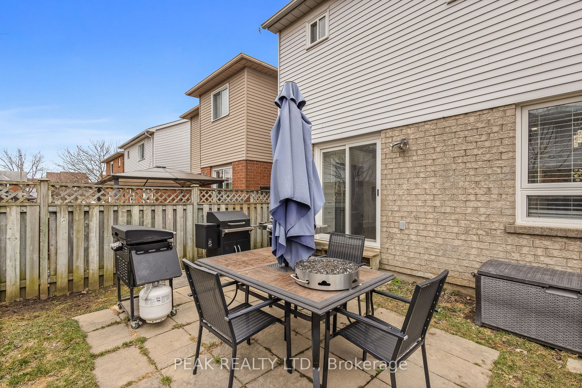 76 Fry Cres