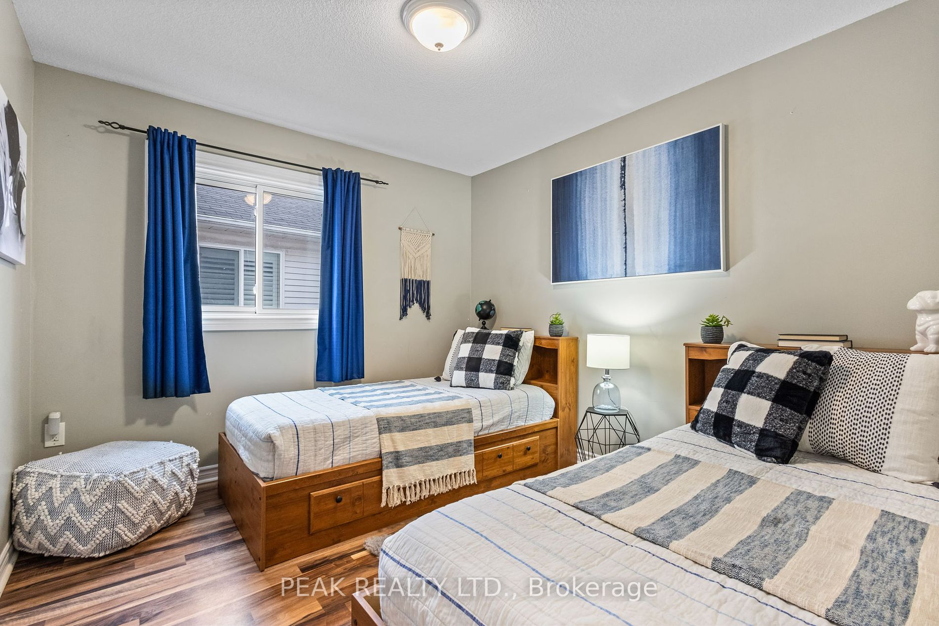 76 Fry Cres