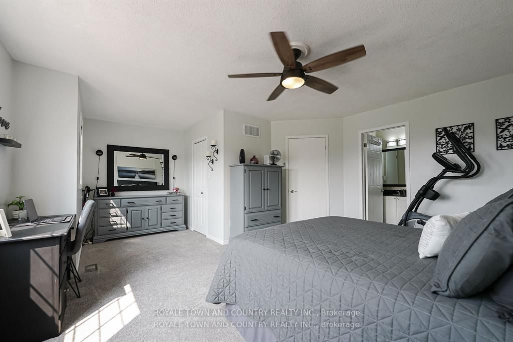 946 Glenbourne Crt