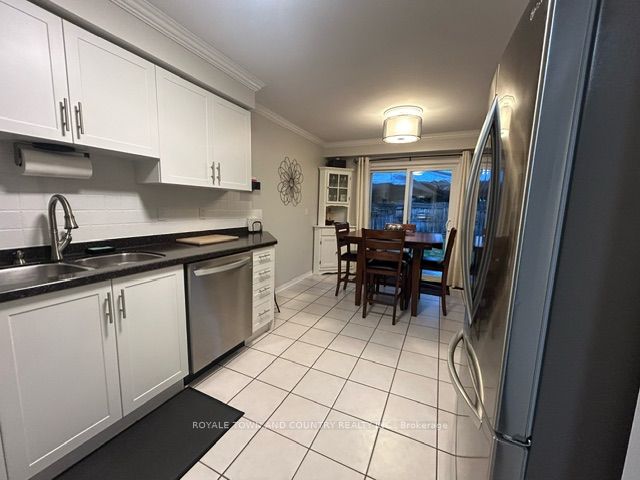 946 Glenbourne Crt