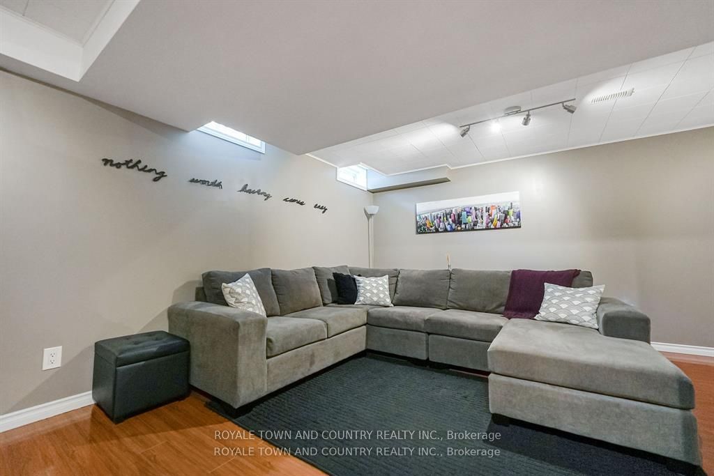 946 Glenbourne Crt