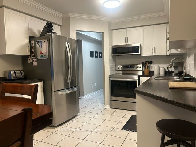 946 Glenbourne Crt