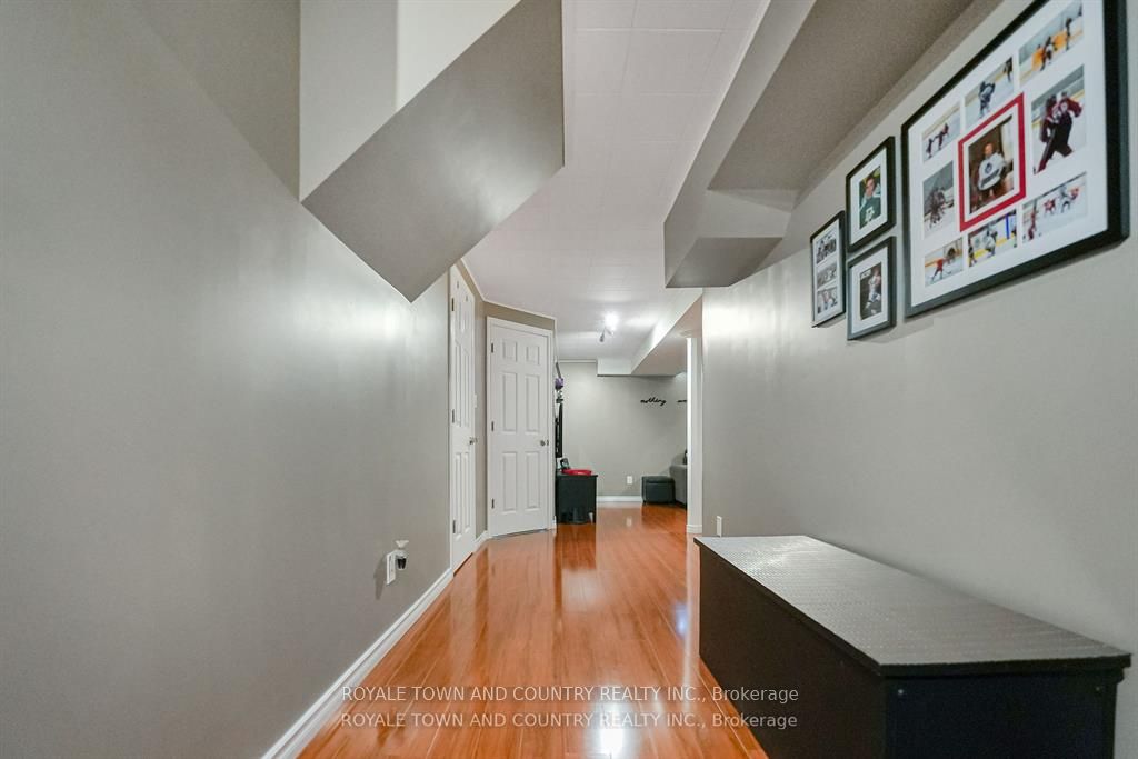 946 Glenbourne Crt