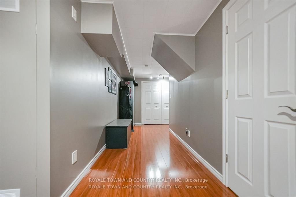 946 Glenbourne Crt