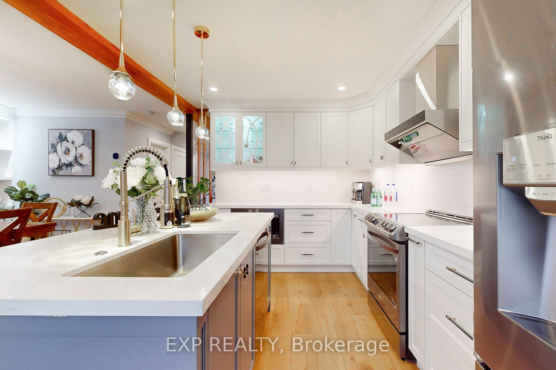 1025 Benton Cres