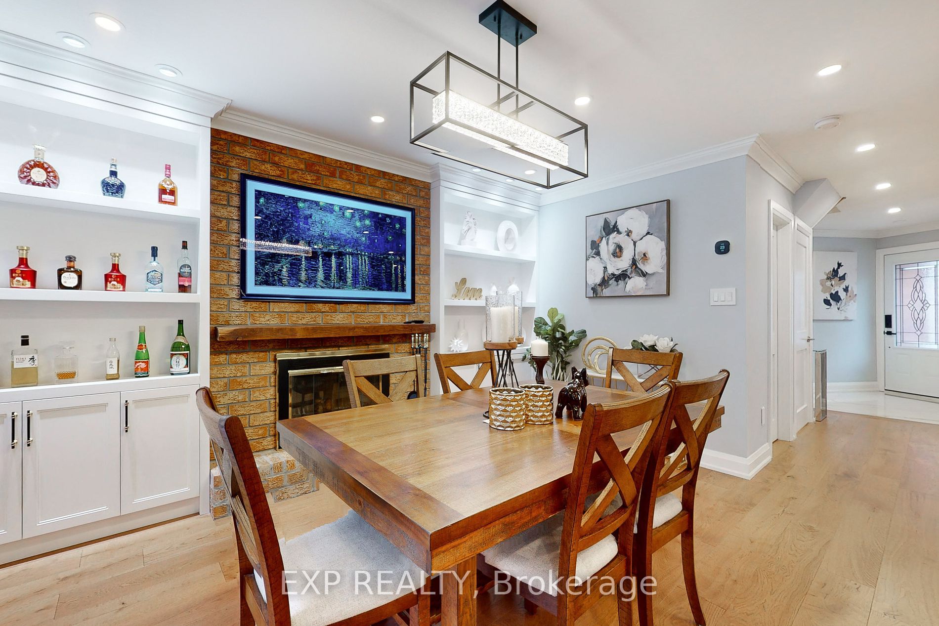 1025 Benton Cres