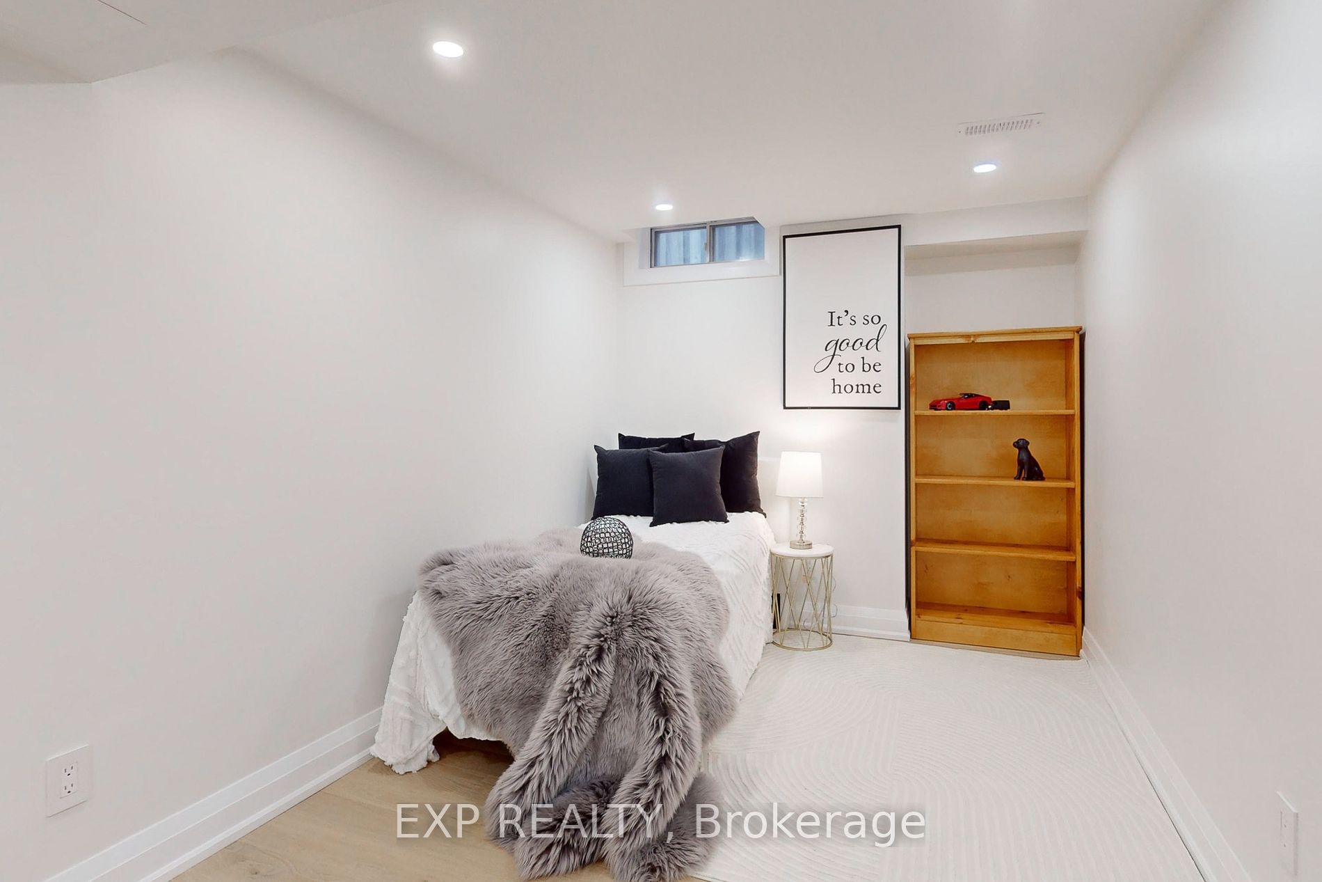 1025 Benton Cres
