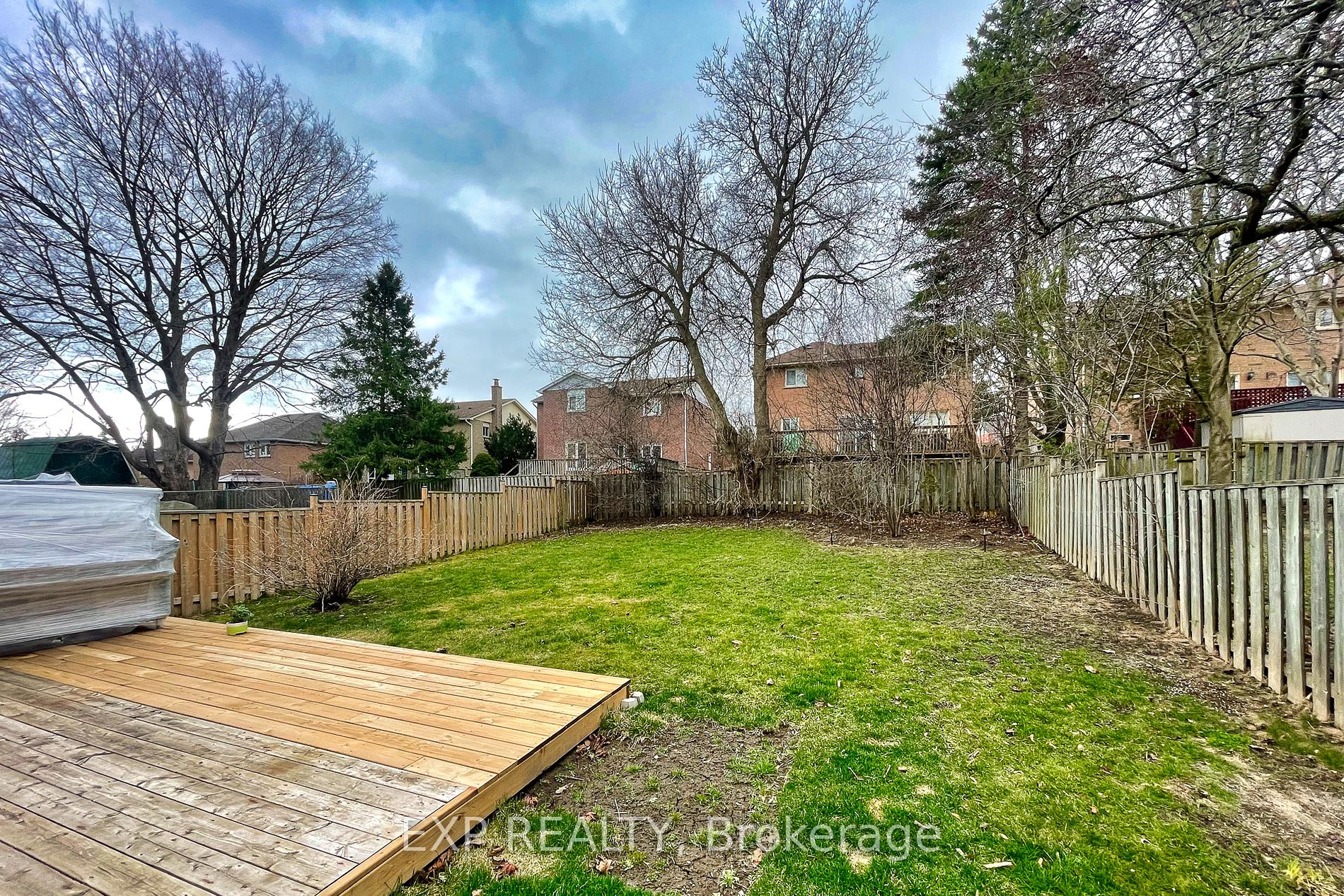 1025 Benton Cres