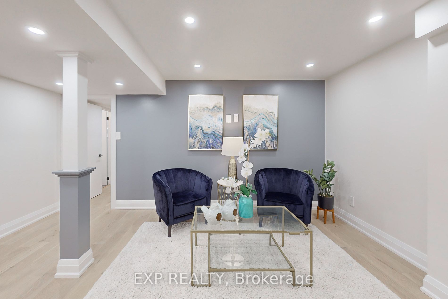 1025 Benton Cres