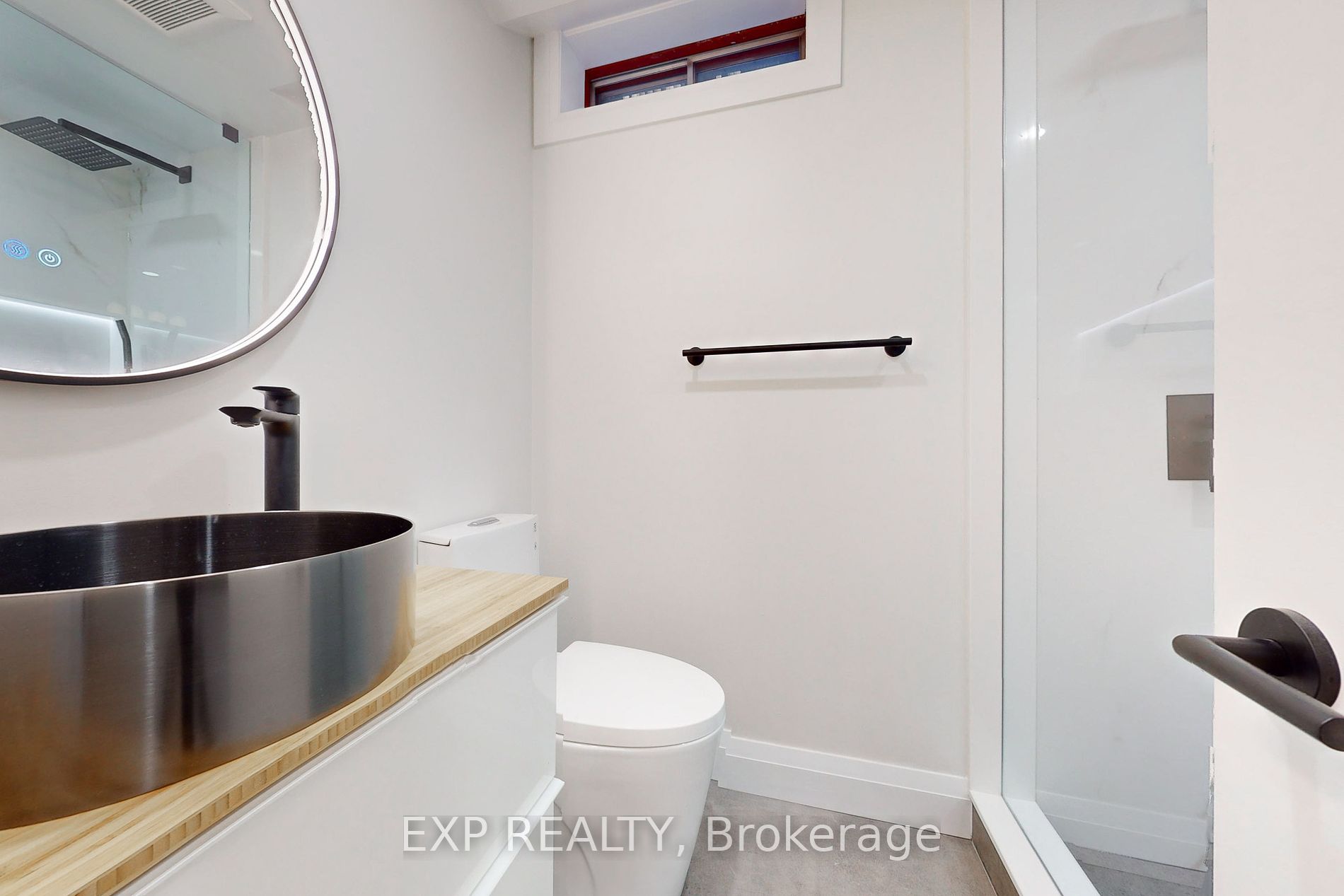 1025 Benton Cres