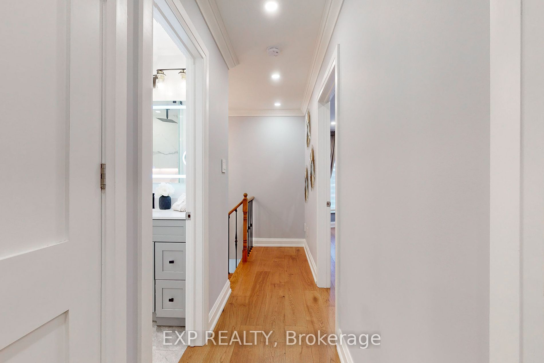 1025 Benton Cres