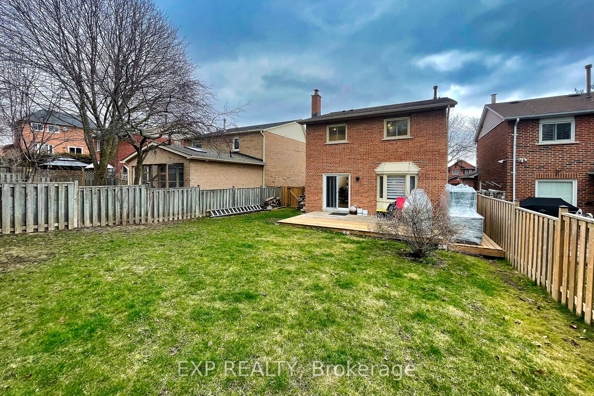 1025 Benton Cres