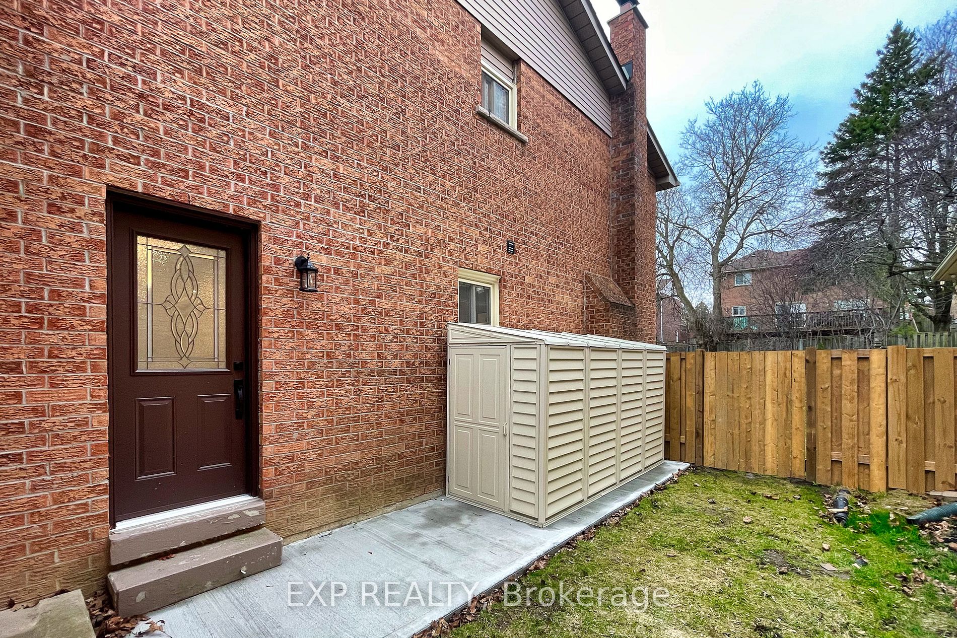 1025 Benton Cres