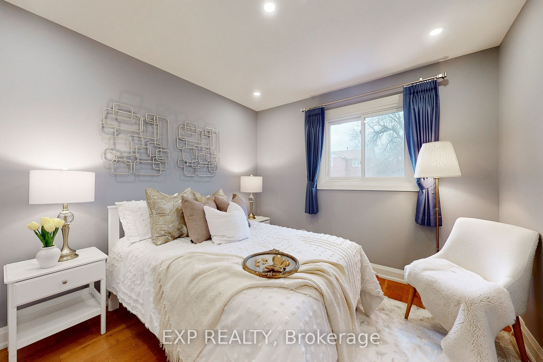 1025 Benton Cres