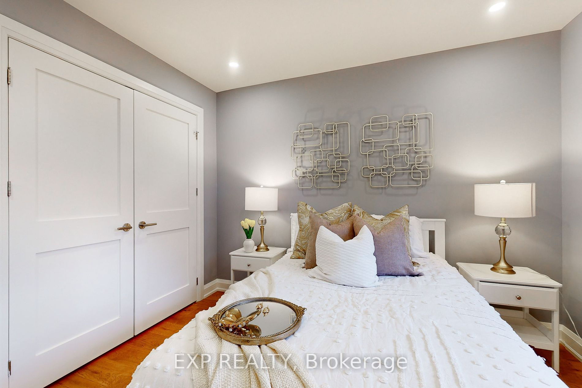 1025 Benton Cres