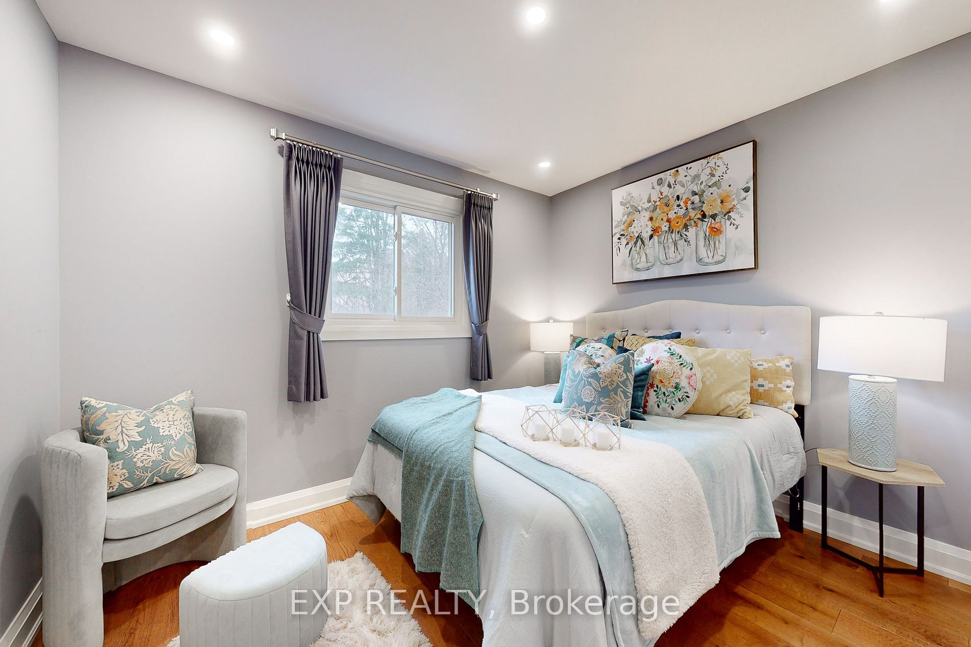 1025 Benton Cres
