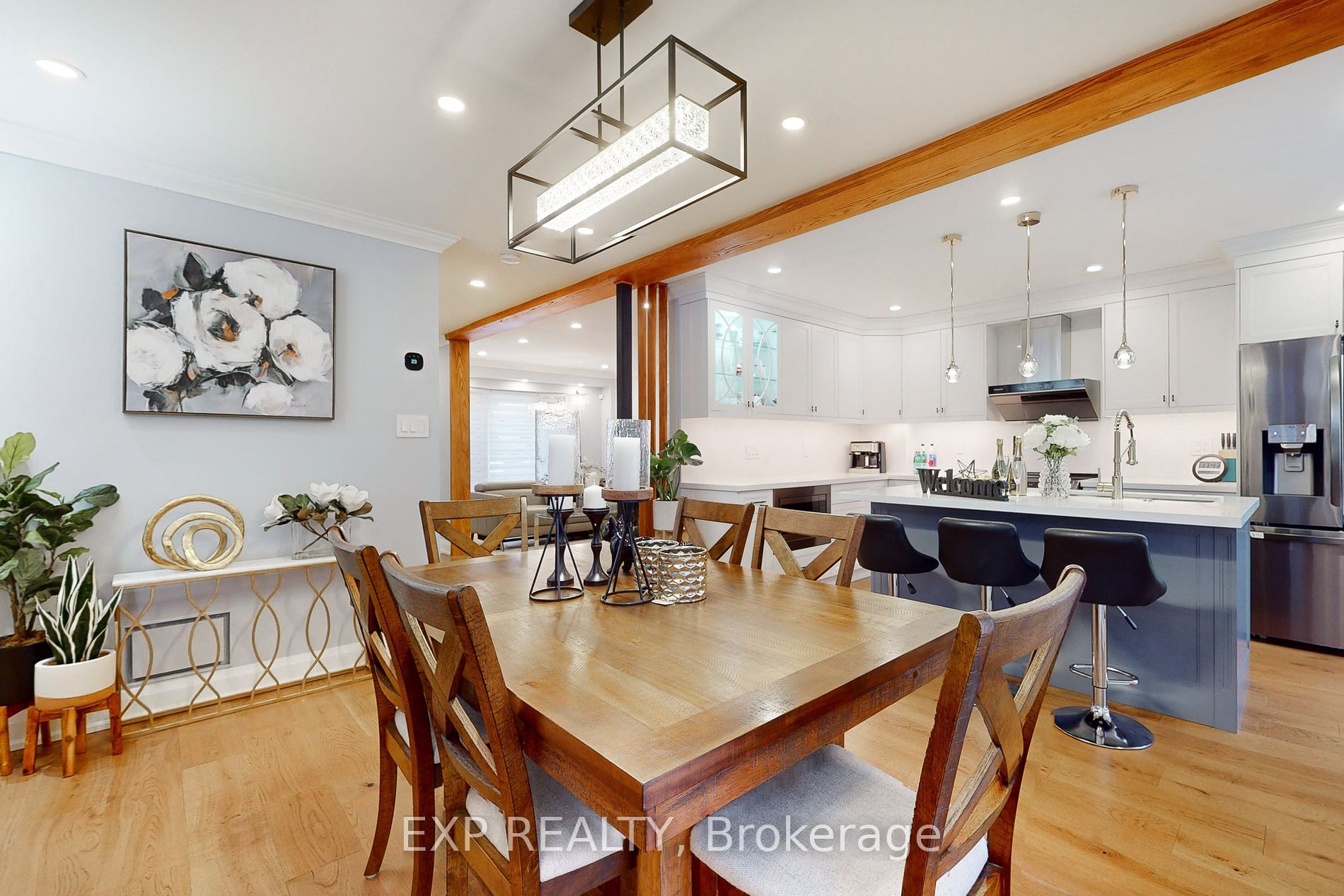 1025 Benton Cres