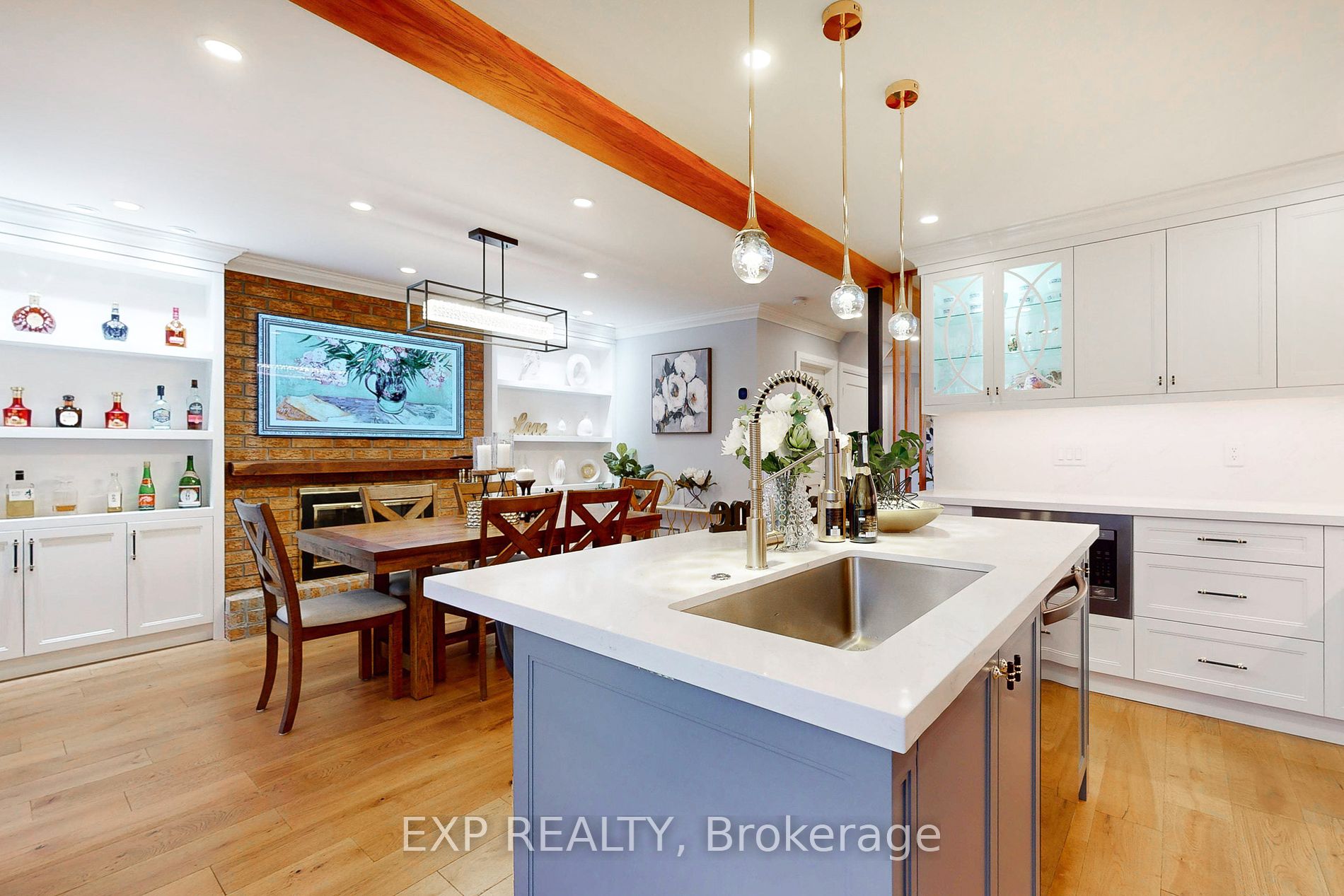 1025 Benton Cres