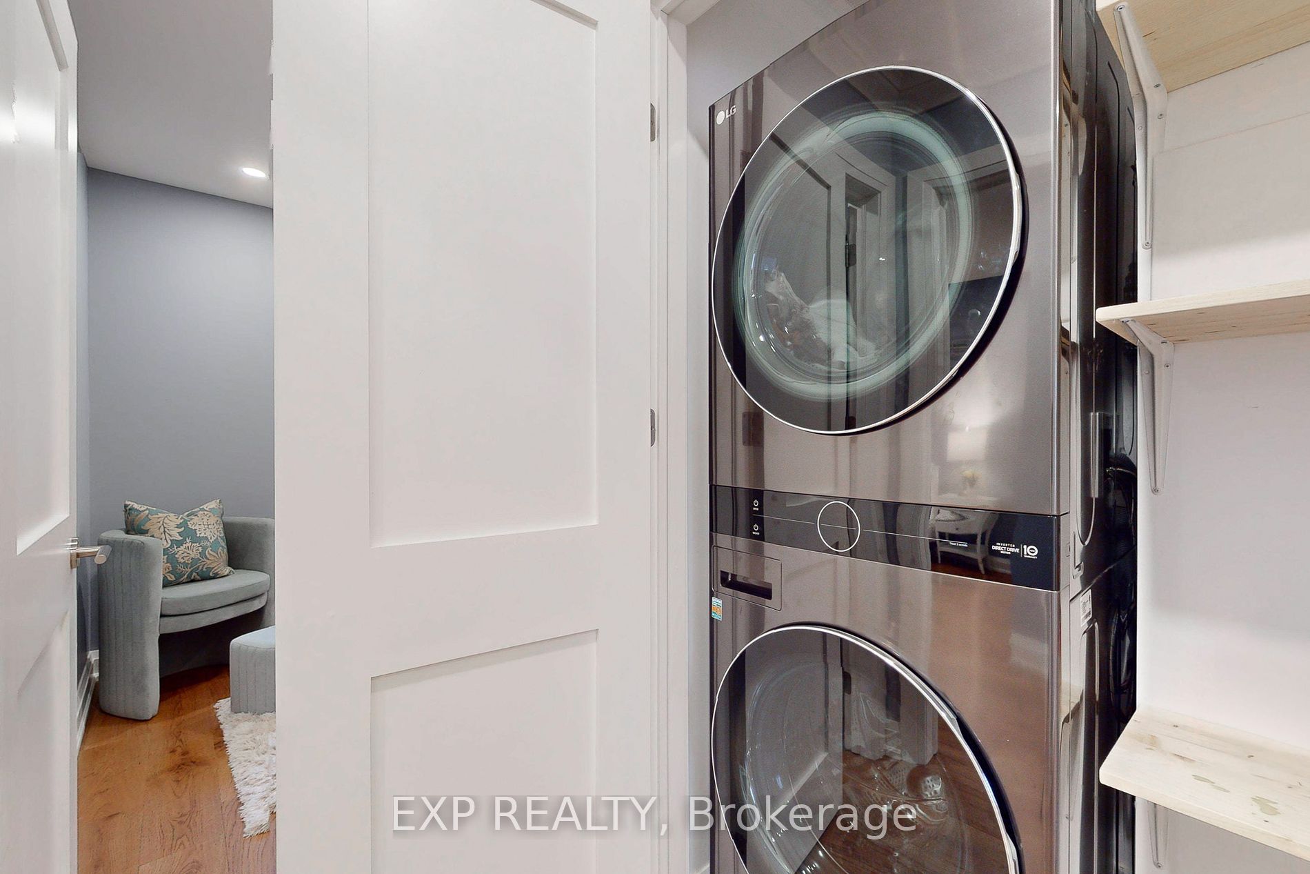 1025 Benton Cres