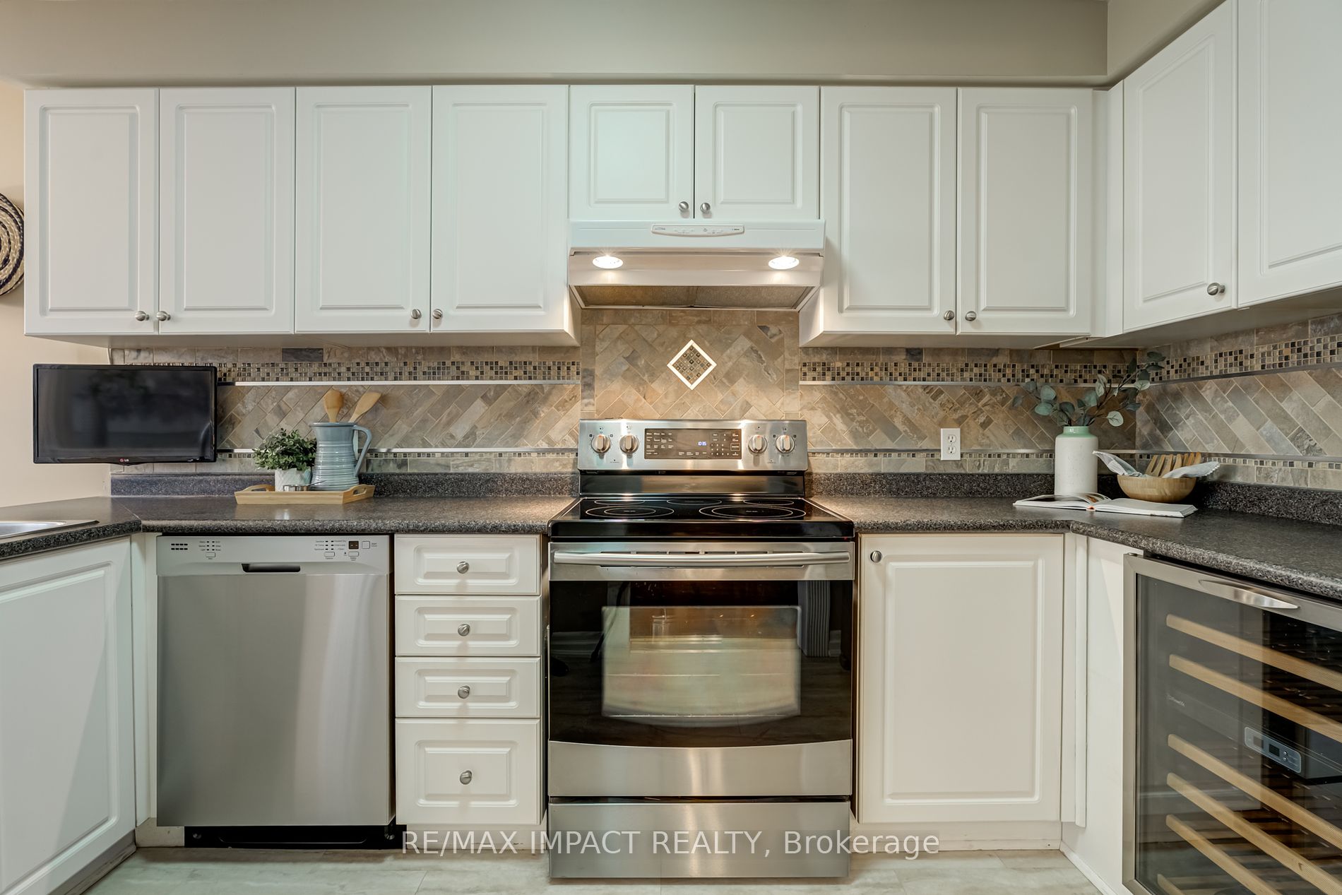 672 Coldstream Dr