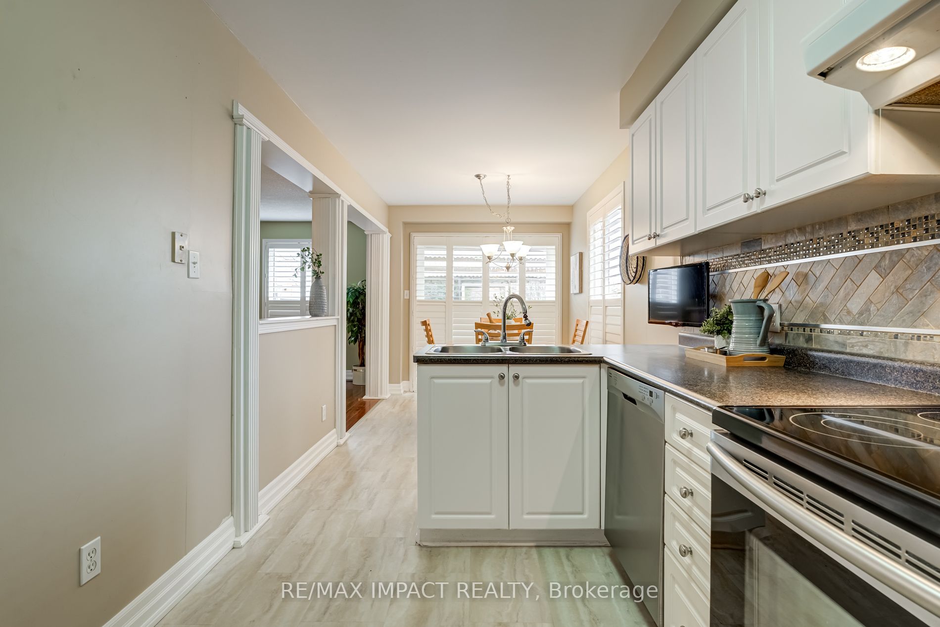 672 Coldstream Dr