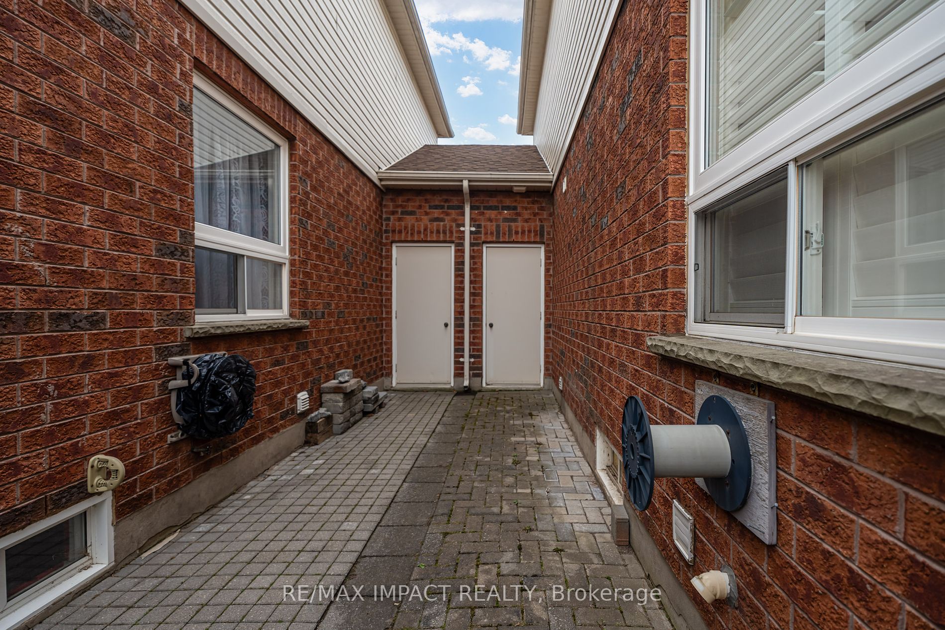 672 Coldstream Dr
