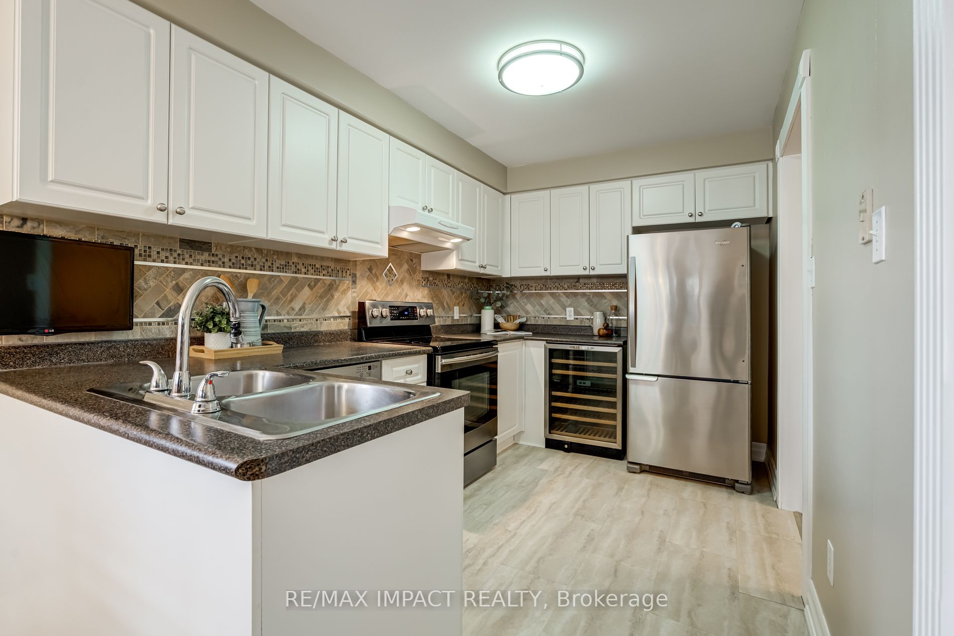 672 Coldstream Dr