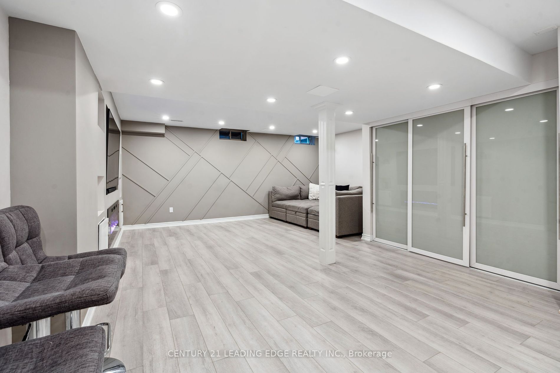 71 Chant Cres