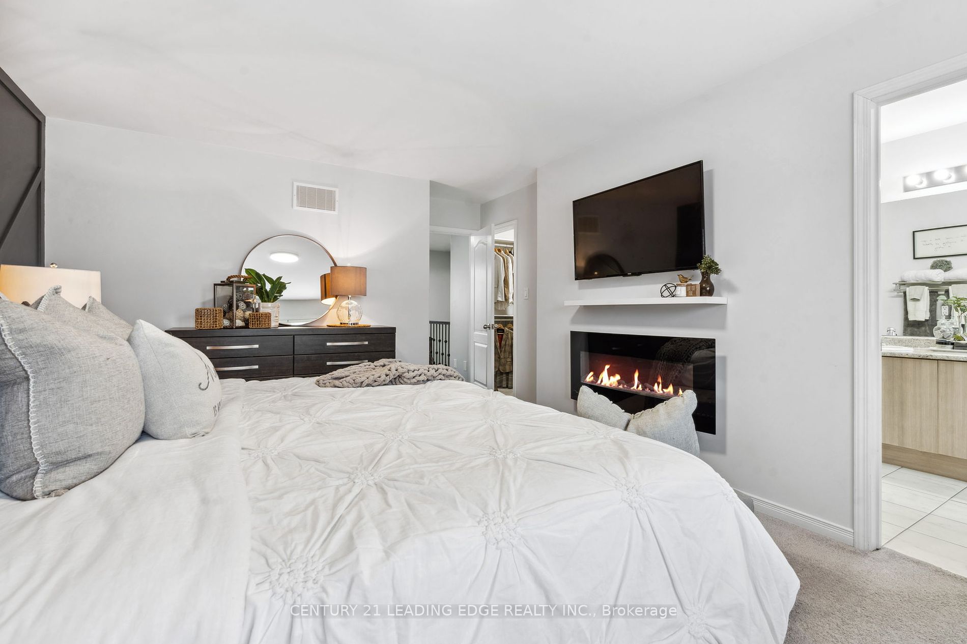 71 Chant Cres