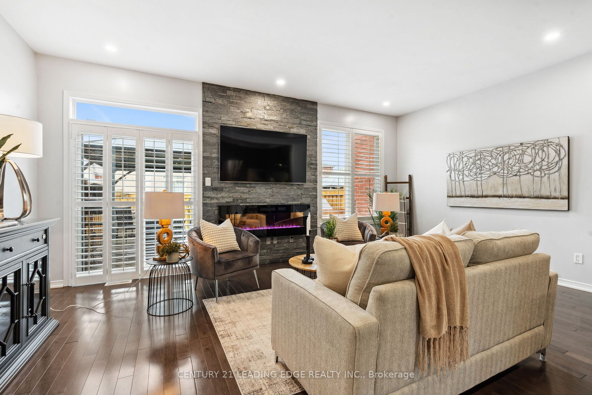 71 Chant Cres