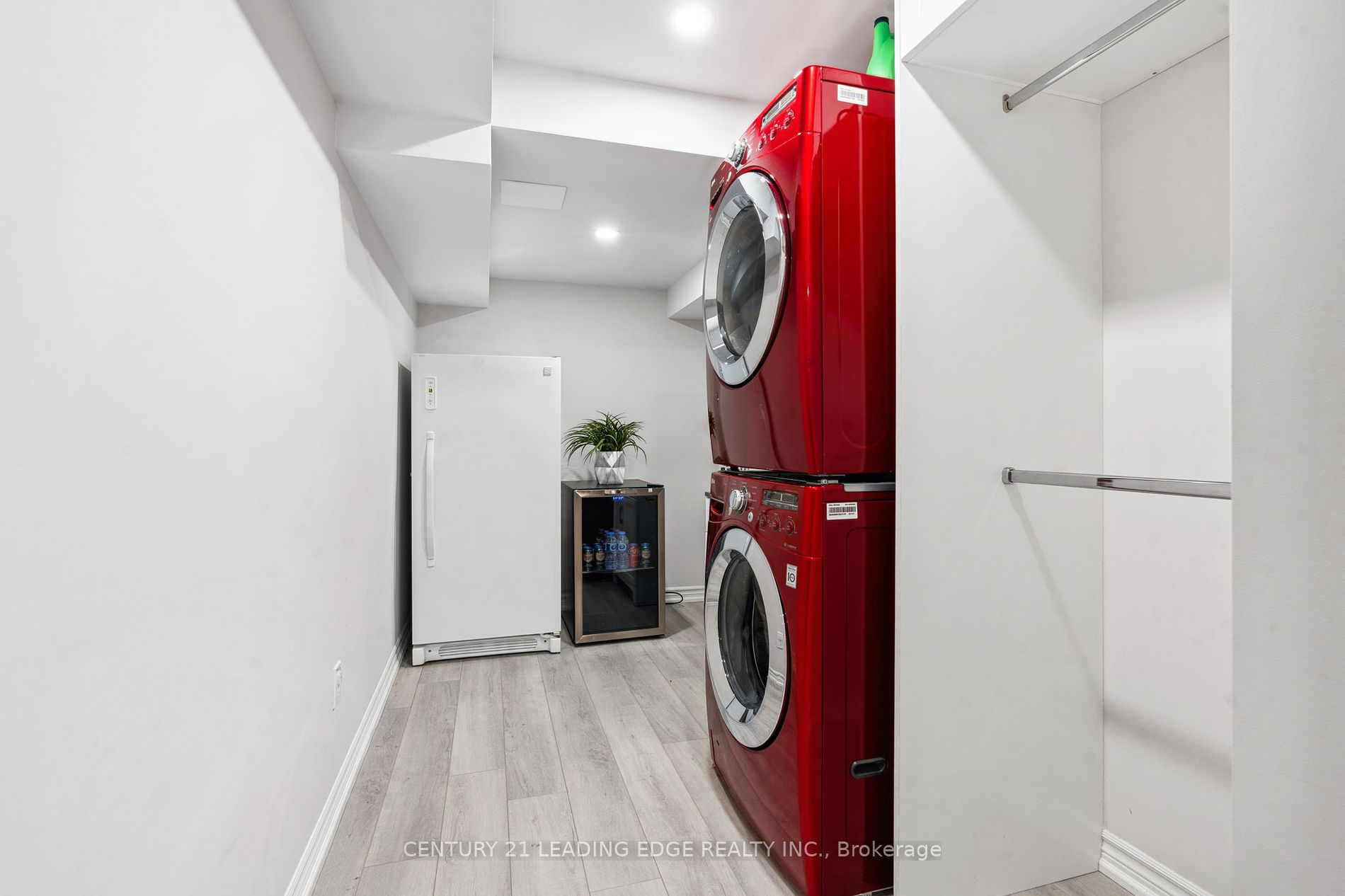 71 Chant Cres