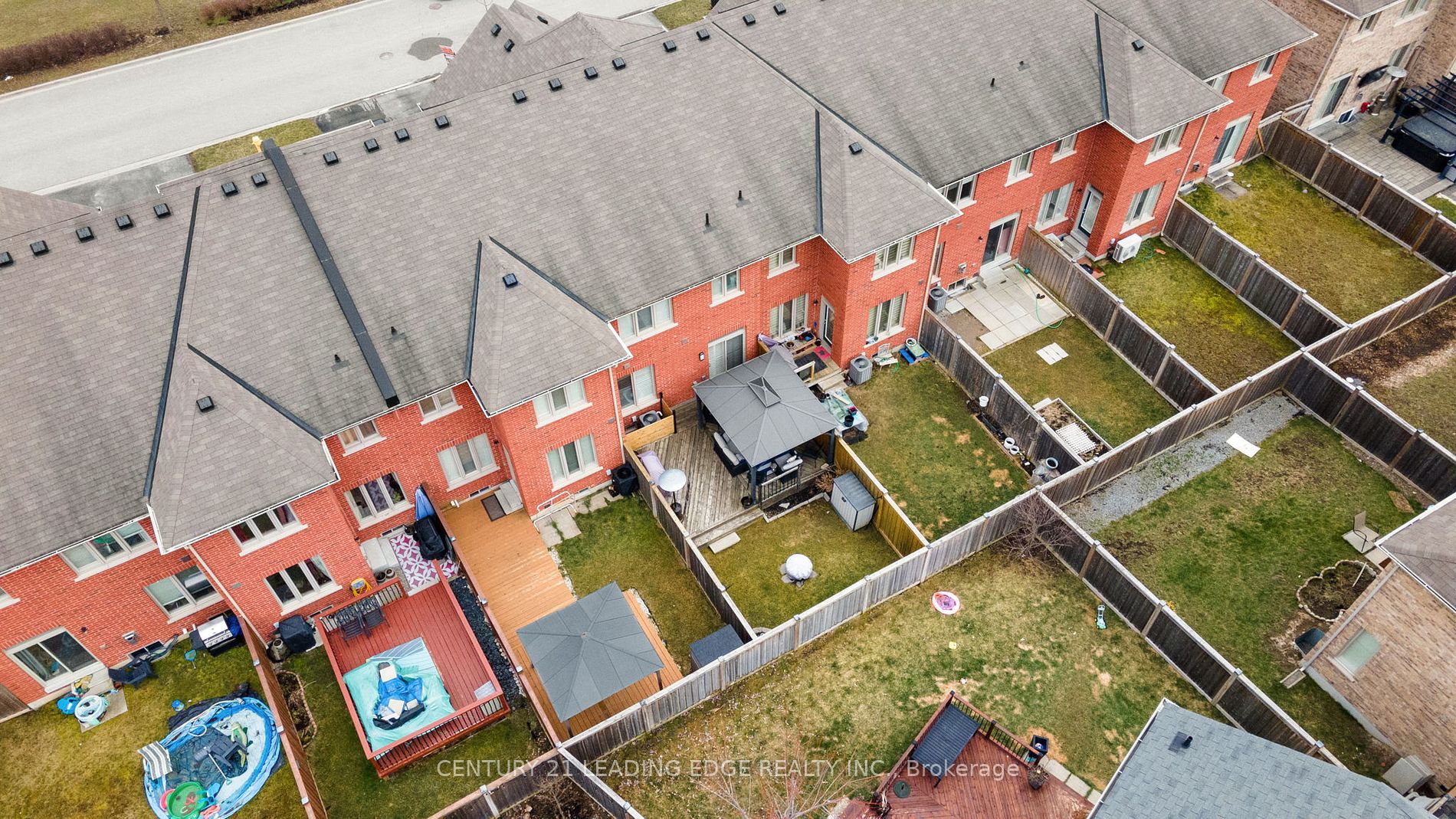 71 Chant Cres