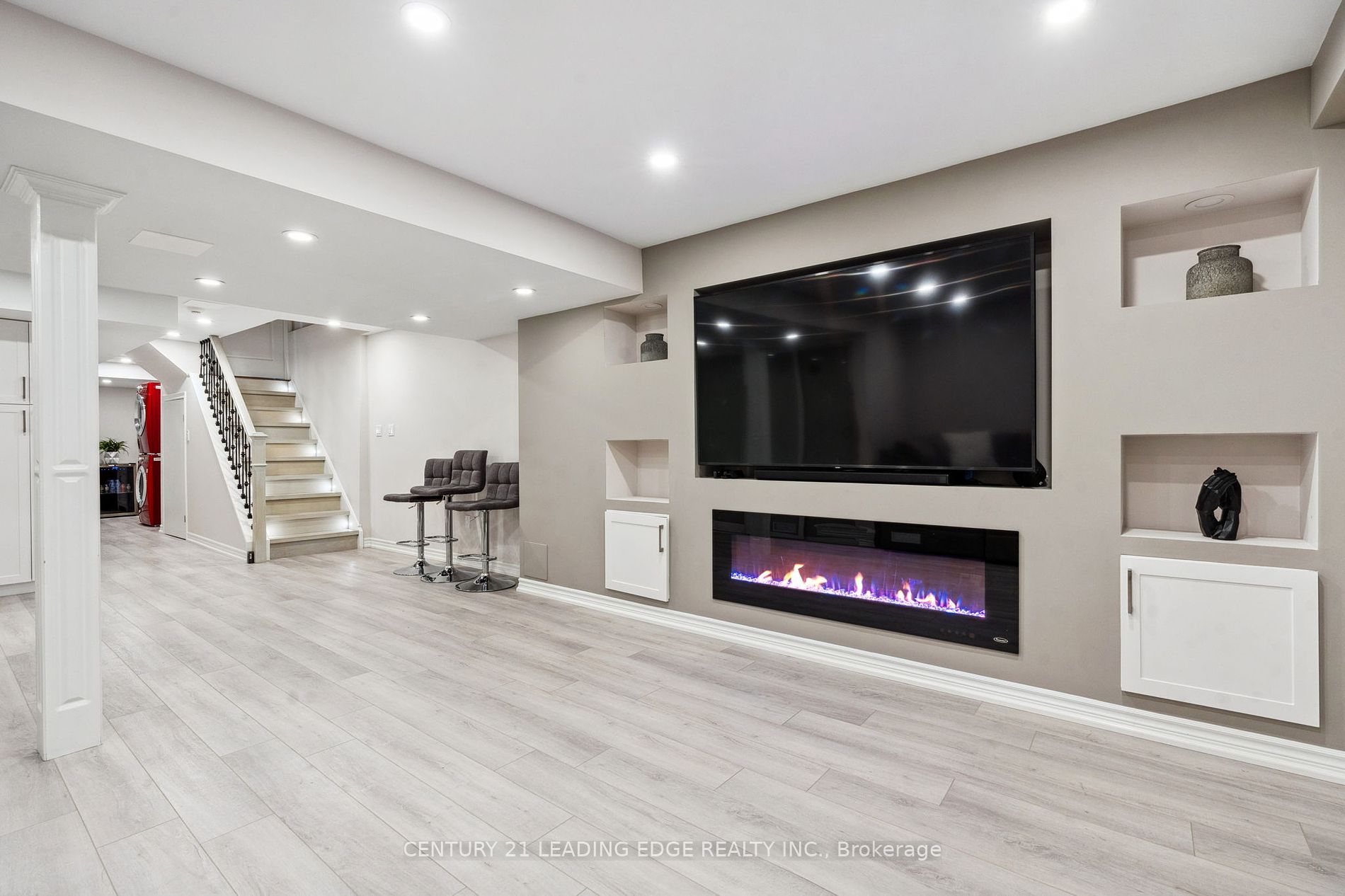71 Chant Cres