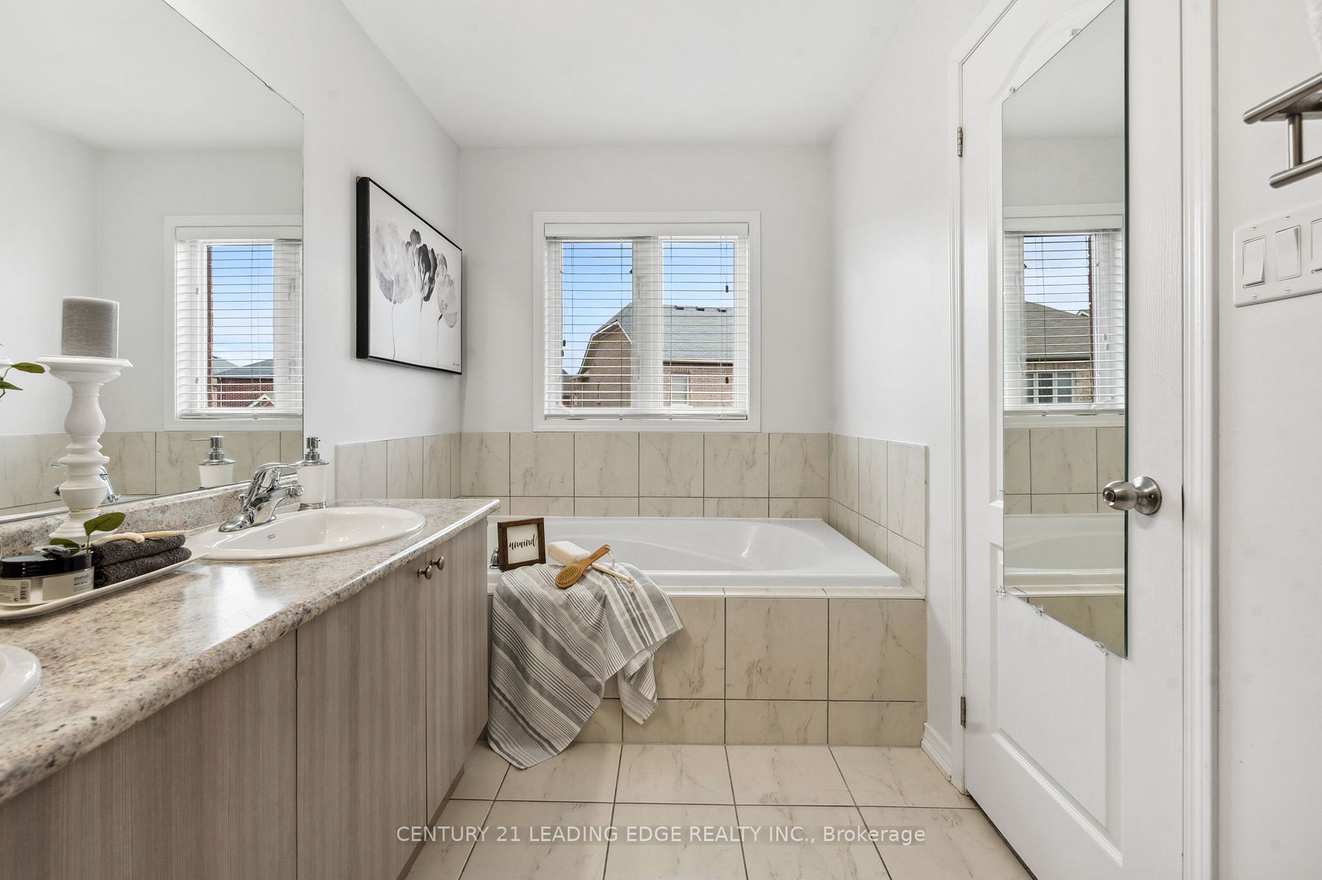 71 Chant Cres