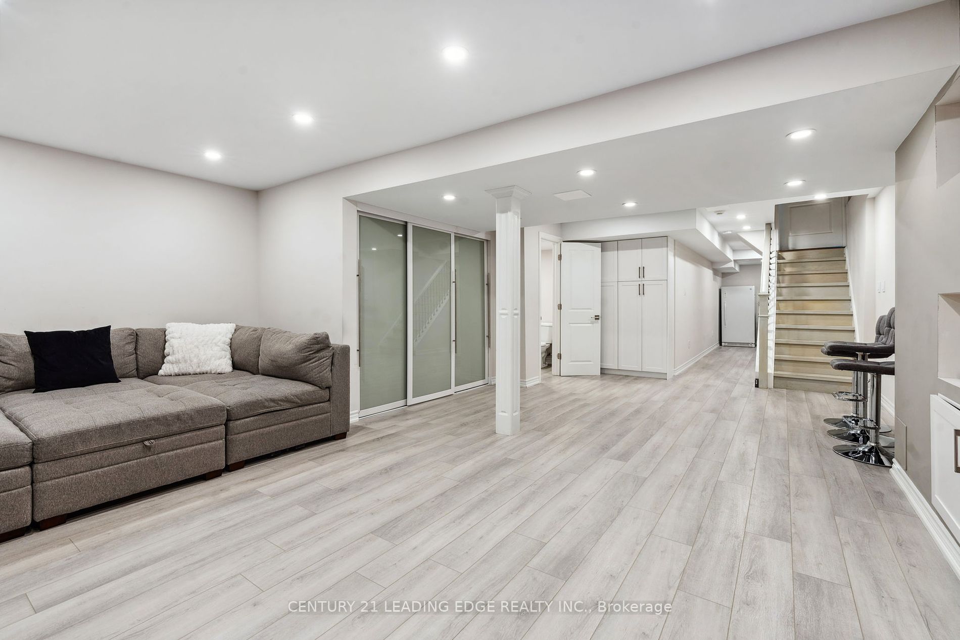 71 Chant Cres