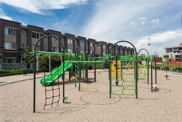 181 Village Green Sq, #621