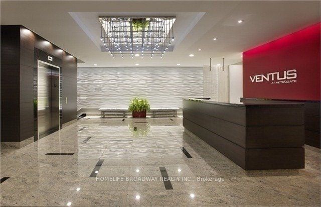 181 Village Green Sq, #621