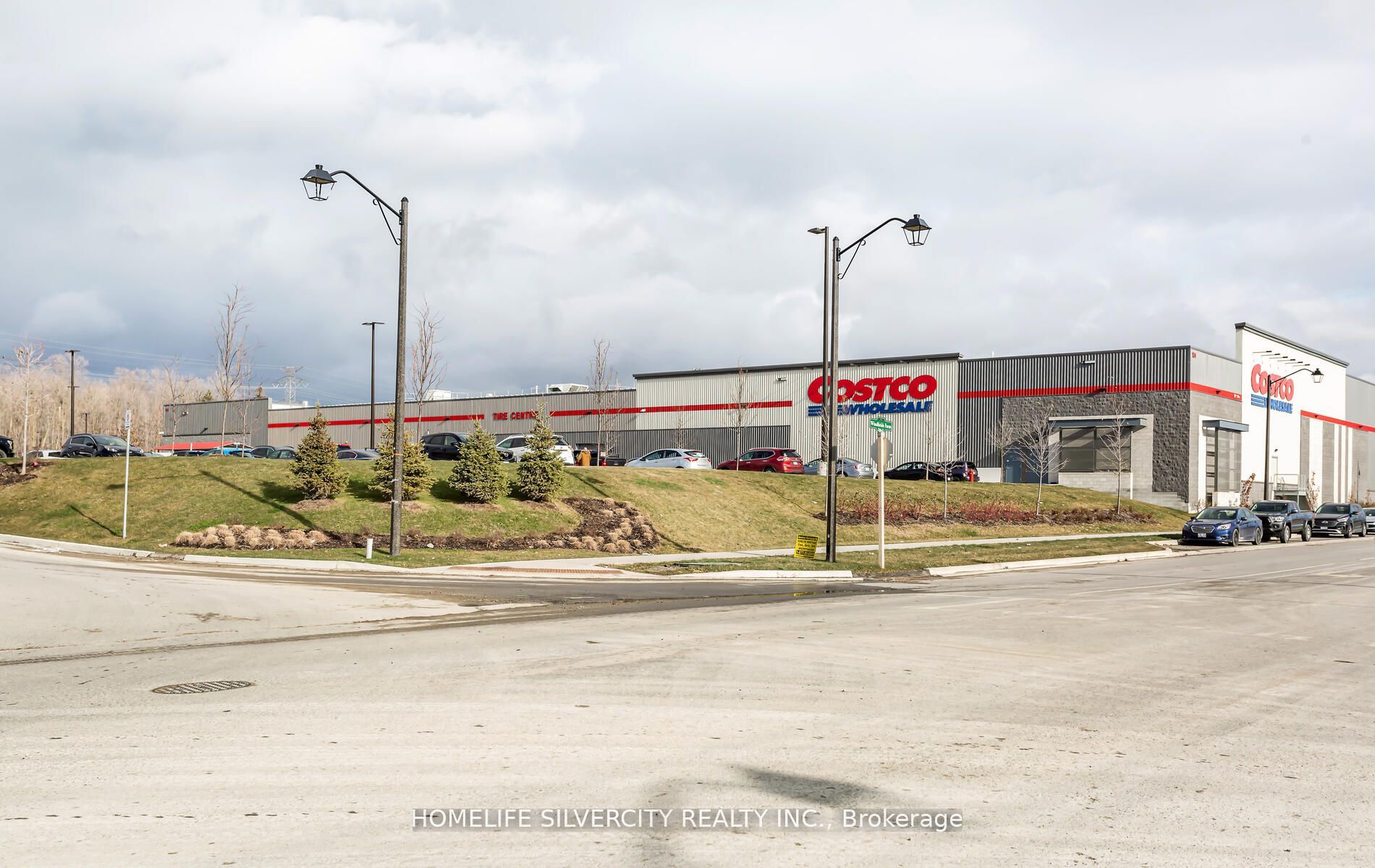2550 Simcoe St N, #212