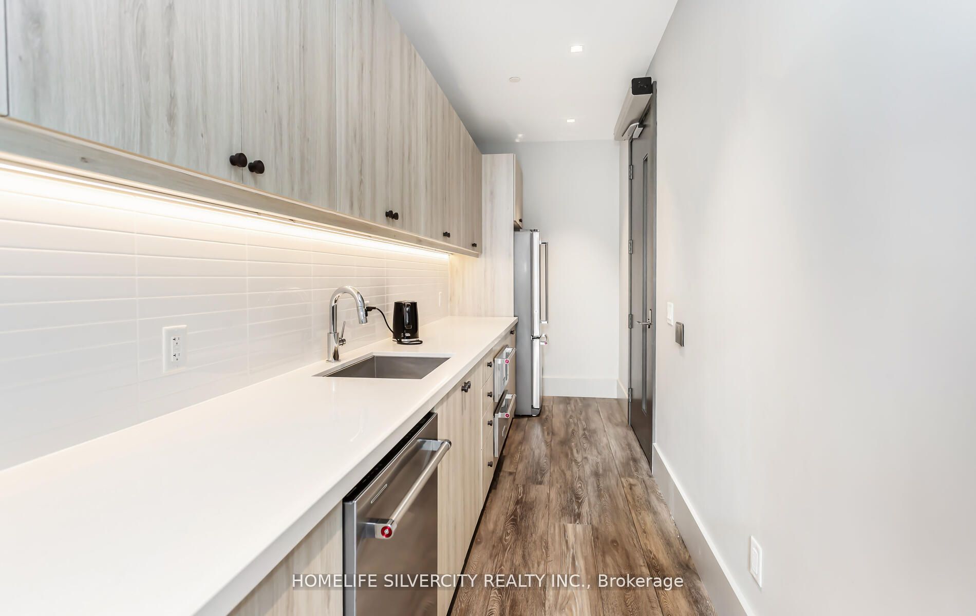 2550 Simcoe St N, #212