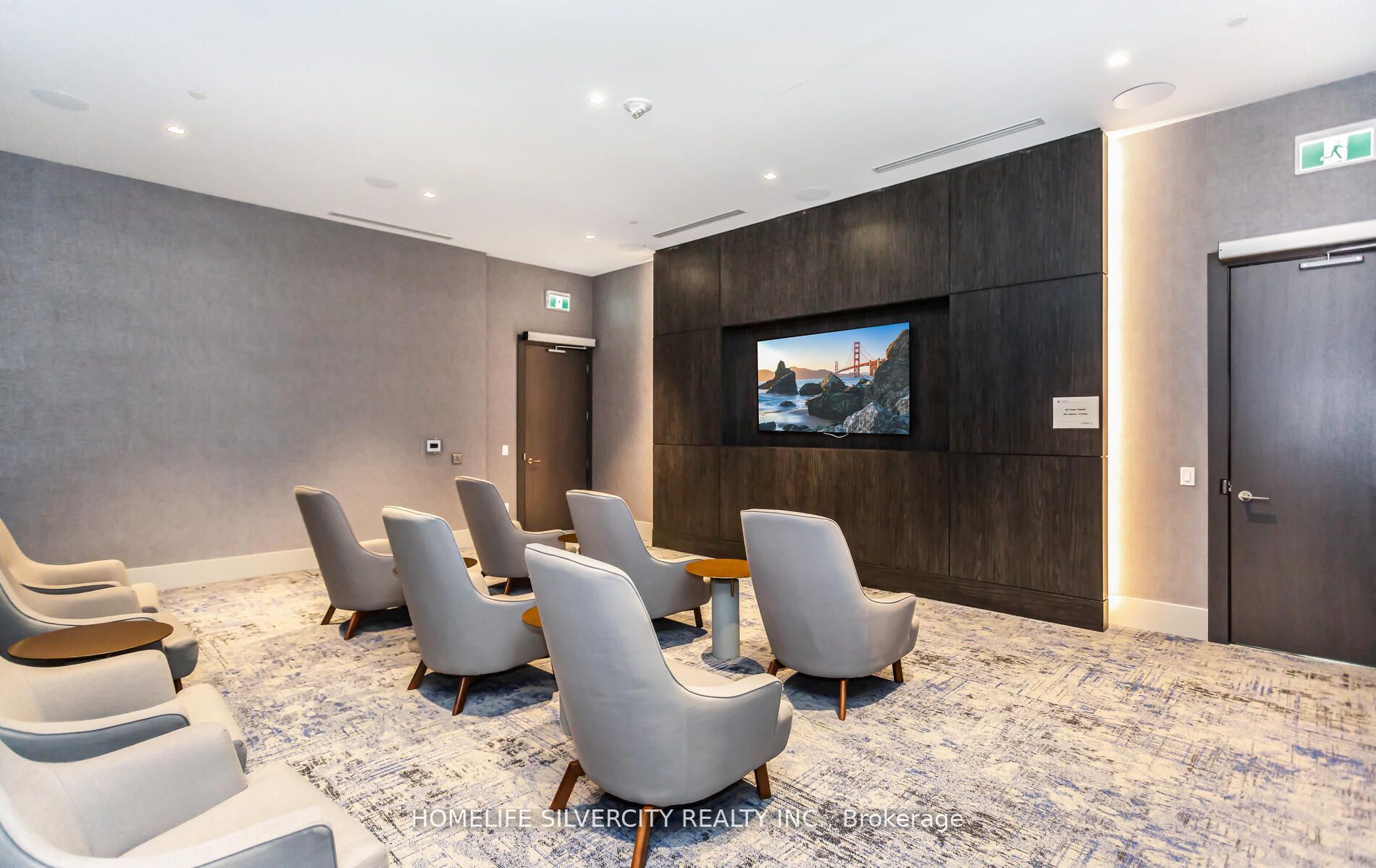 2550 Simcoe St N, #212