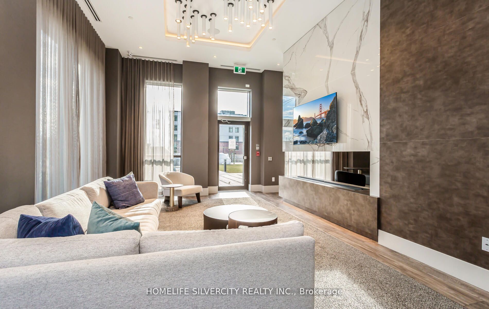 2550 Simcoe St N, #212