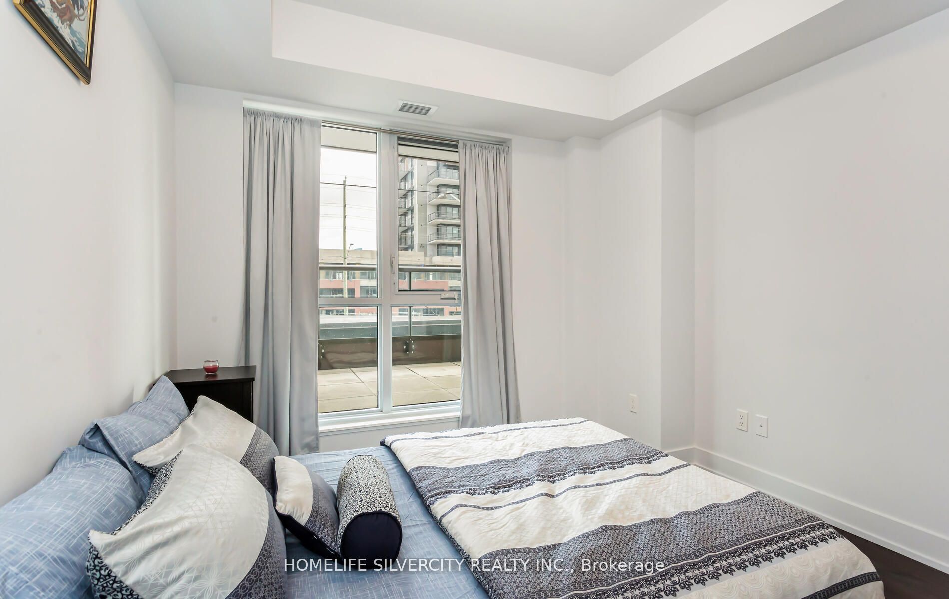 2550 Simcoe St N, #212