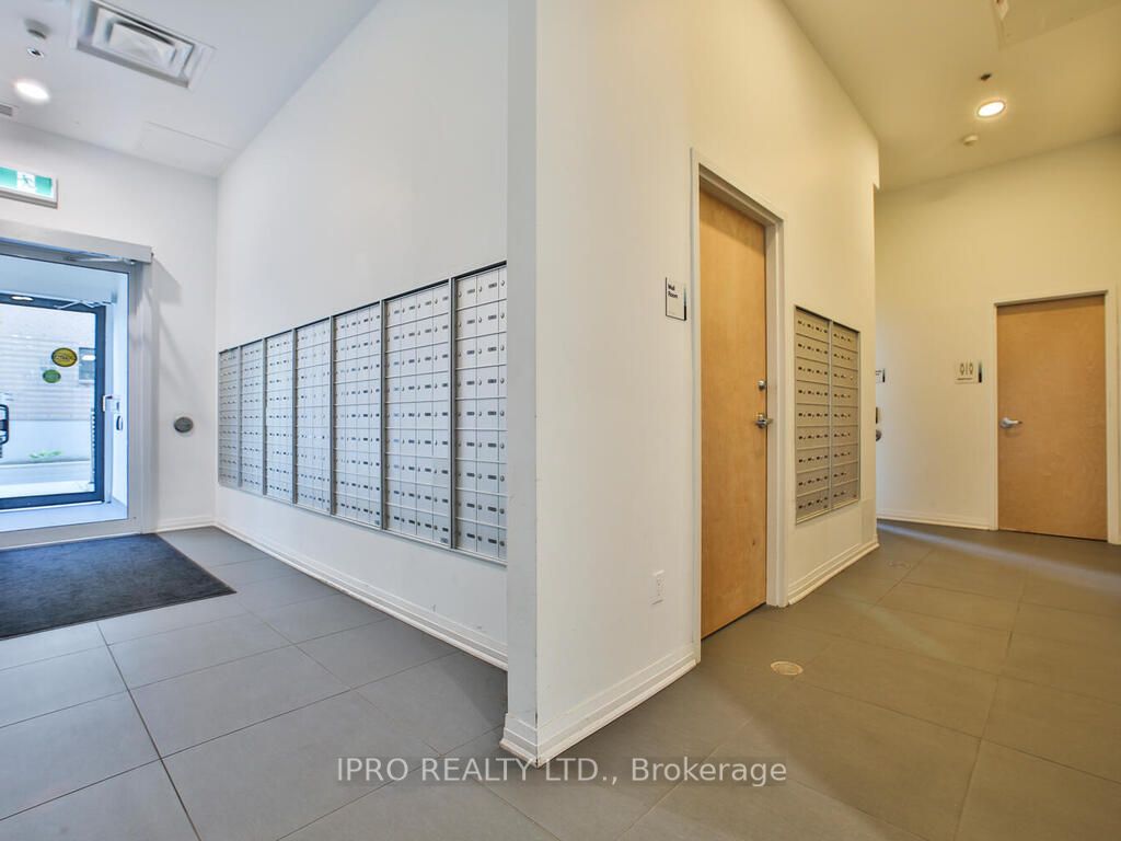 1900 Simcoe St N, #802