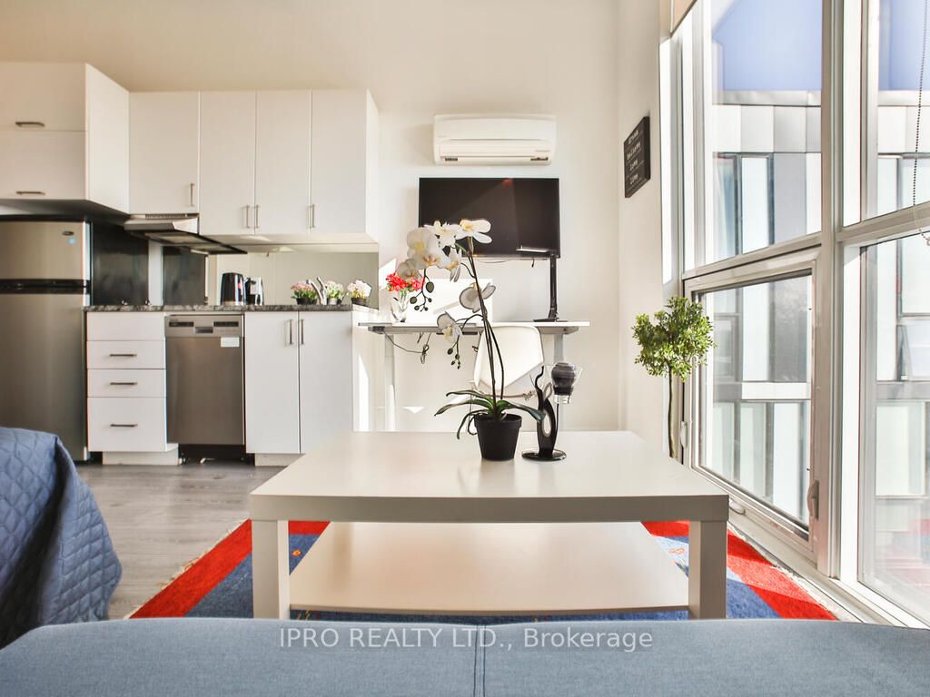 1900 Simcoe St N, #802