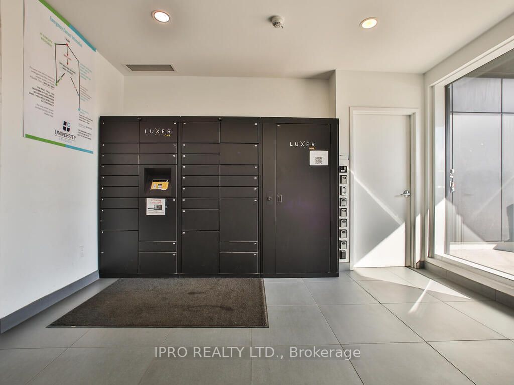 1900 Simcoe St N, #802