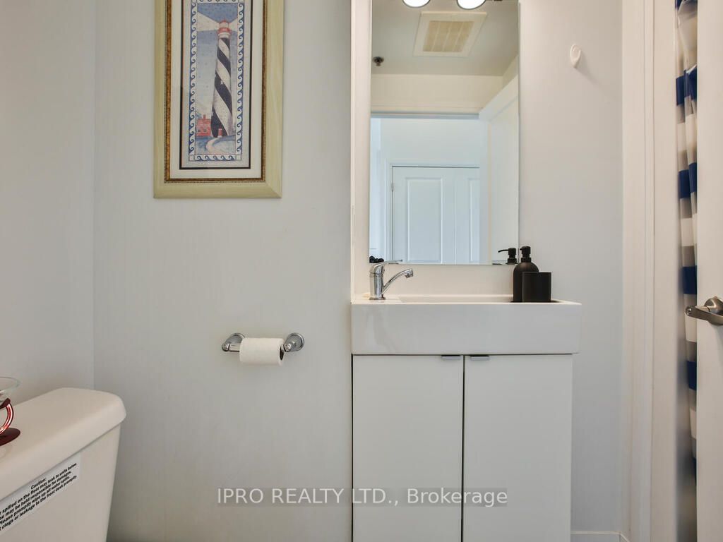 1900 Simcoe St N, #802