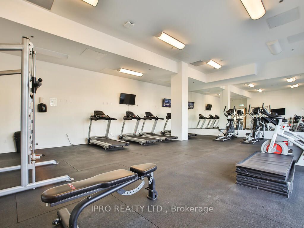 1900 Simcoe St N, #802