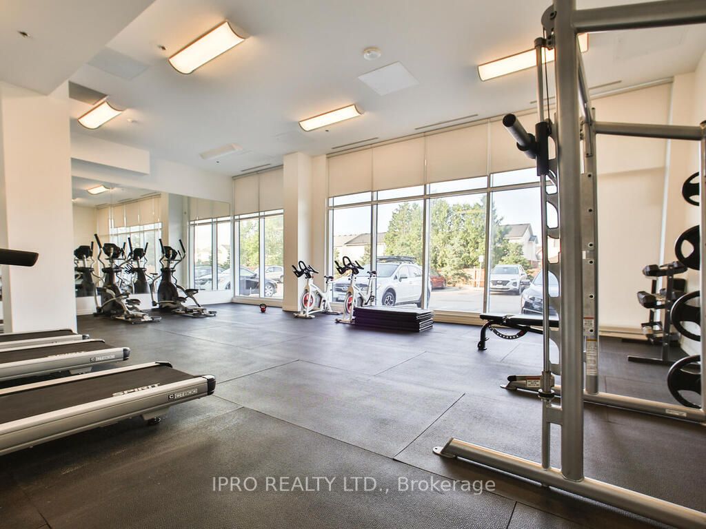 1900 Simcoe St N, #802