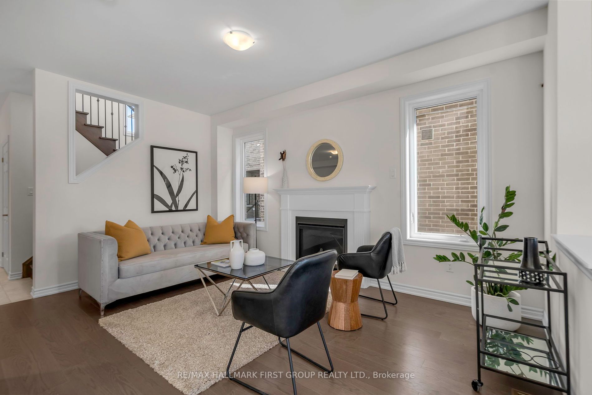 33 Mountainside Cres